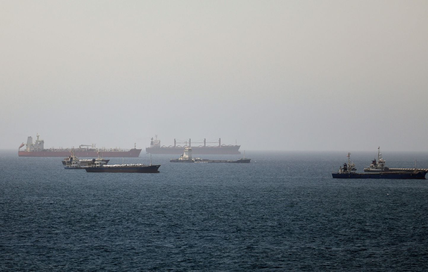 Guerre au Moyen-Orient : Un projectile touche un tanker dans le détroit d'Ormuz