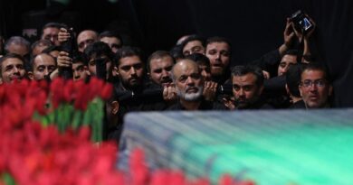 Guerre en Iran : Medvedev, envoyé par Poutine, rend hommage à Khamenei