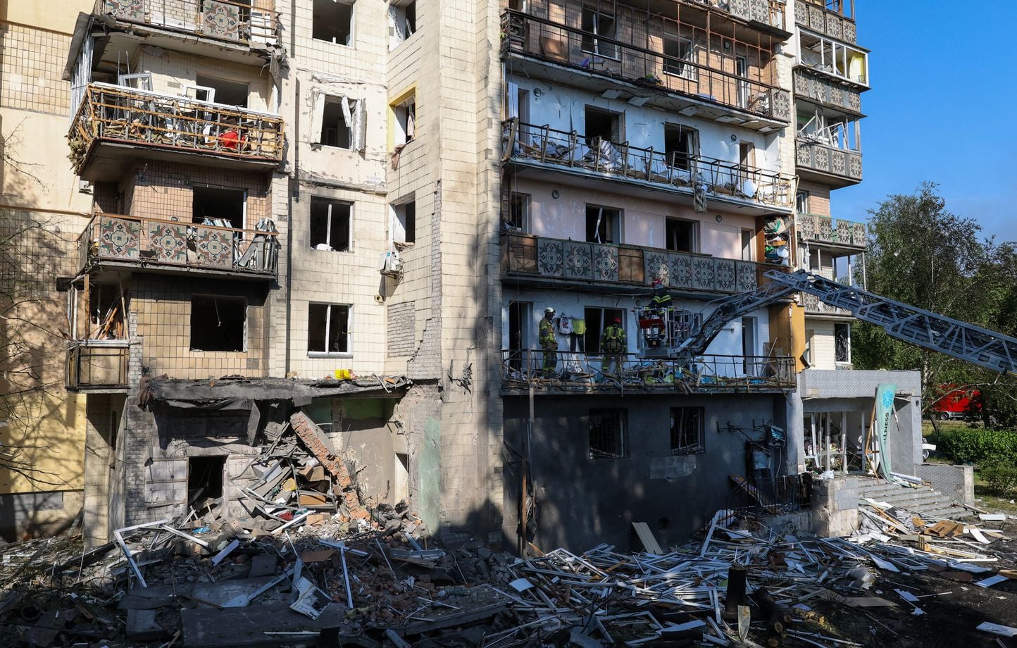 Guerre en Ukraine : Kiev frappée, un mort suite à des attaques en Russie