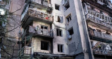 Guerre en Ukraine : Kiev touché par des missiles la nuit, un opposant de moins en Russie