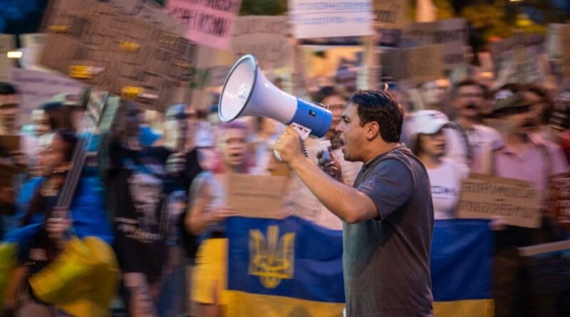 Guerre en Ukraine : manifestations de soutien à Fedorov, « deux écoles qui se heurtent »