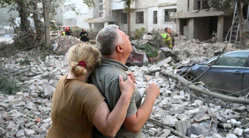 Guerre en Ukraine : une famille décimée par une frappe russe à Radouchné
