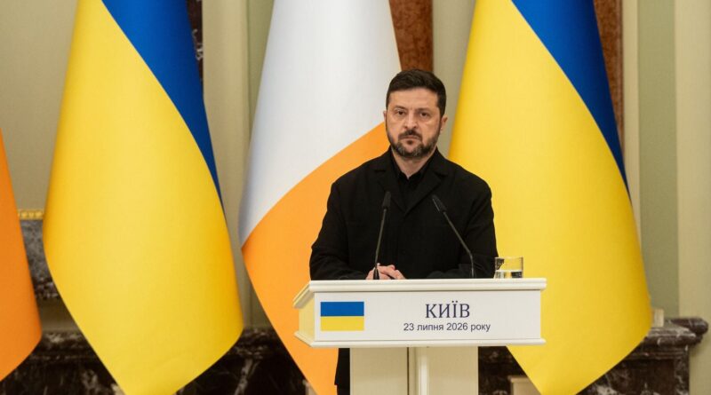 Guerre en Ukraine : Zelensky dénonce la Corée du Nord pour un missile ayant décimé une famille.