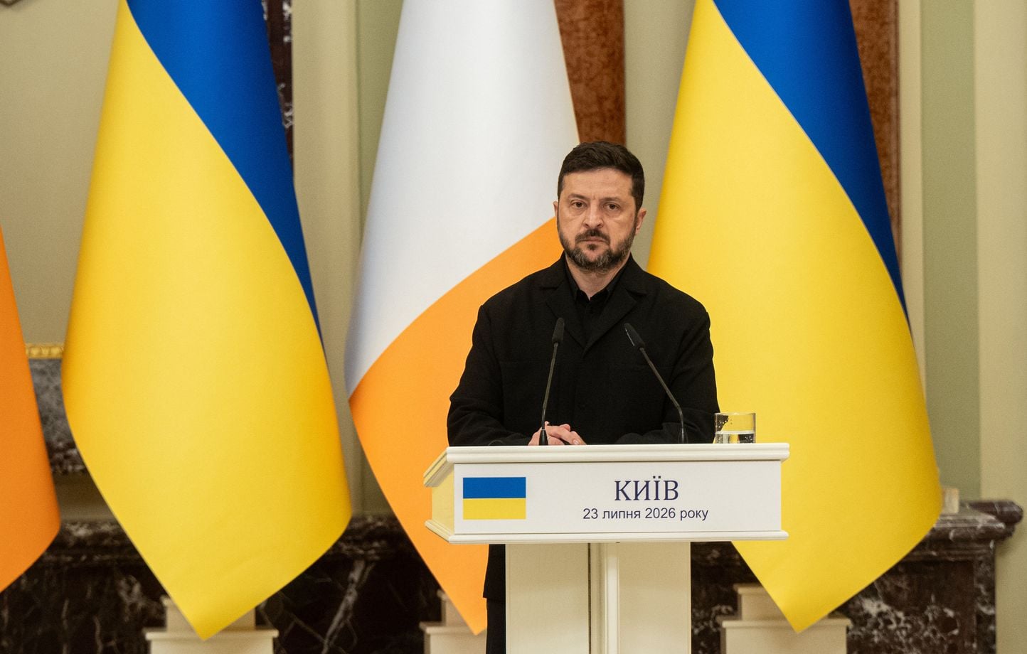 Guerre en Ukraine : Zelensky dénonce la Corée du Nord pour un missile ayant décimé une famille.