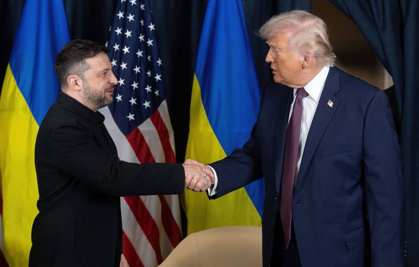 Guerre en Ukraine : Zelensky engage le dialogue avec les émissaires de Trump