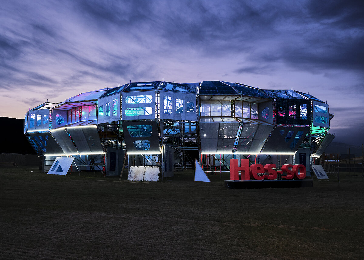 HES-SO fête 20 ans d'innovation à Paléo dans un vaisseau spatial mystérieux