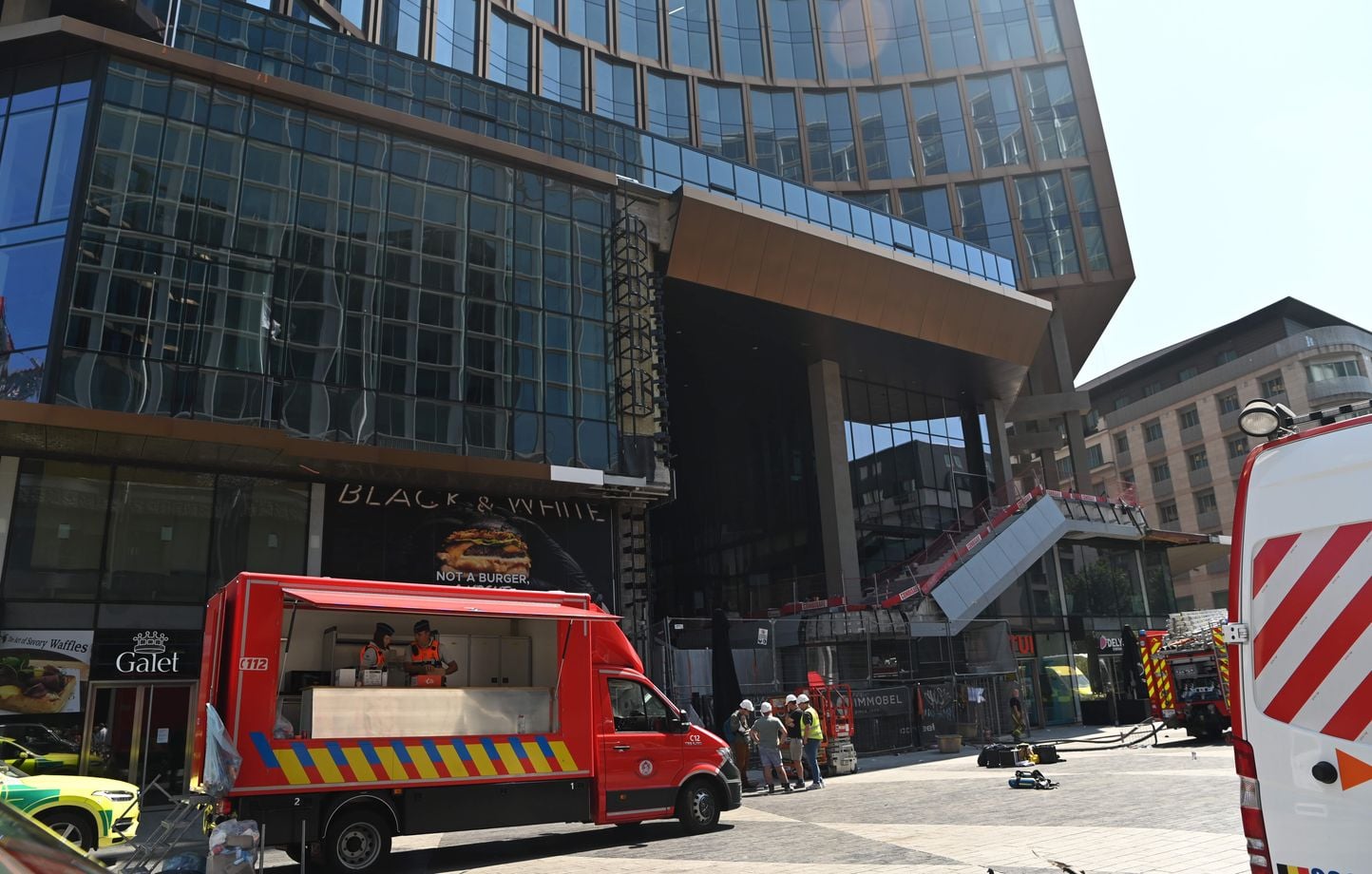 Incendie à Bruxelles : au moins deux morts sur un chantier