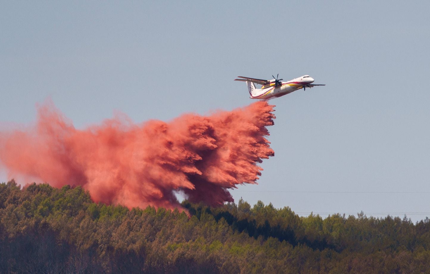 Incendie dans le Var : Plus de 1.700 hectares brûlés, feu très actif