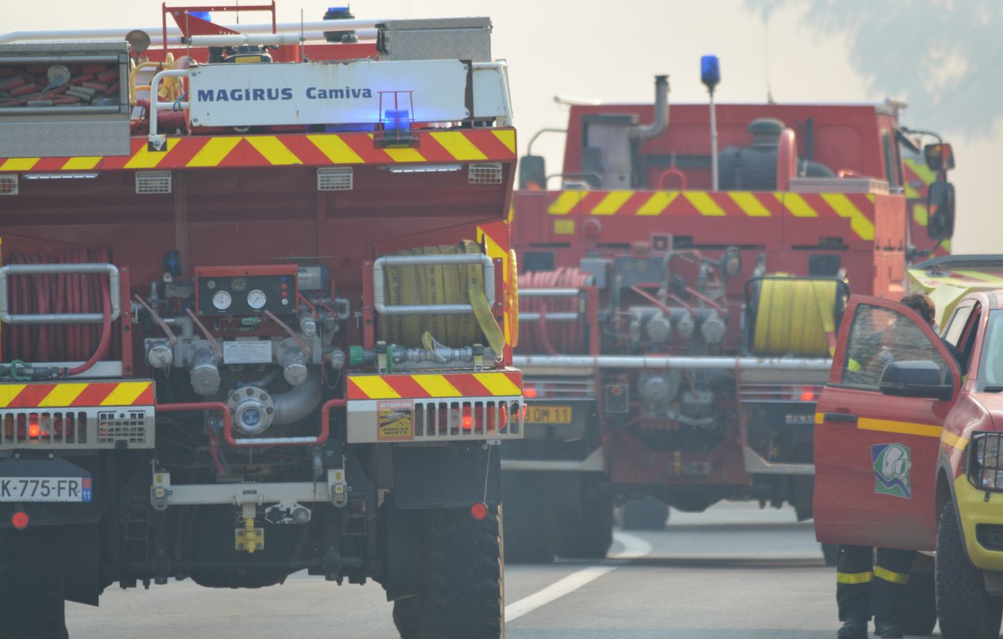 Incendie dans les Pyrénées-Orientales : le feu n'est toujours pas fixé, renforts aériens mardi.