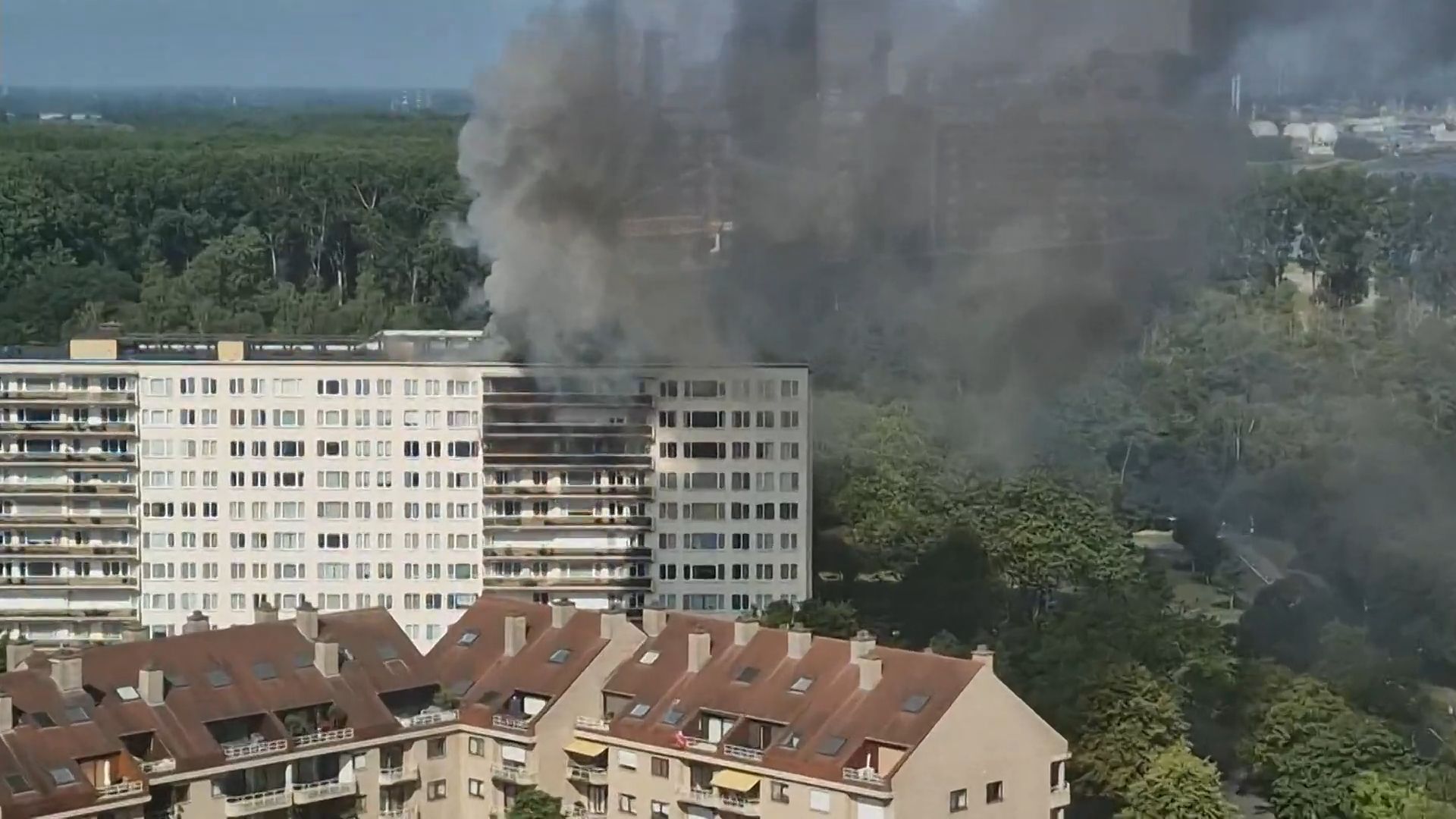 Incendie majeur à Anvers : plusieurs décès confirmés dans un immeuble à appartements