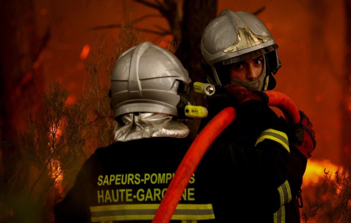 Incendies : 80 pompiers blessés en Gironde, Corse et Var