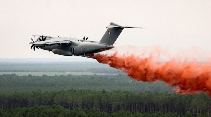 Incendies dans le Sud-Ouest : Premier largage de l'A400M contre les flammes