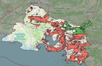 Incendies dans le Var : lutte intense, trois départements en alerte rouge.