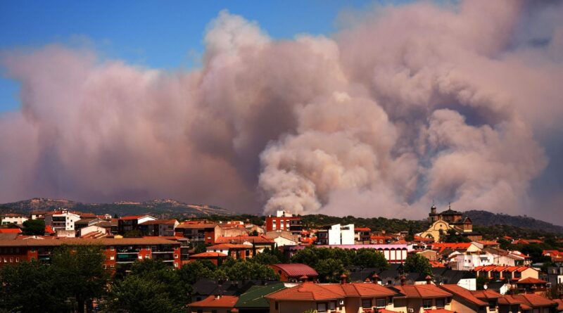 Incendies en Europe : Menaces en Gironde, Espagne et Écosse, Tour percuté.