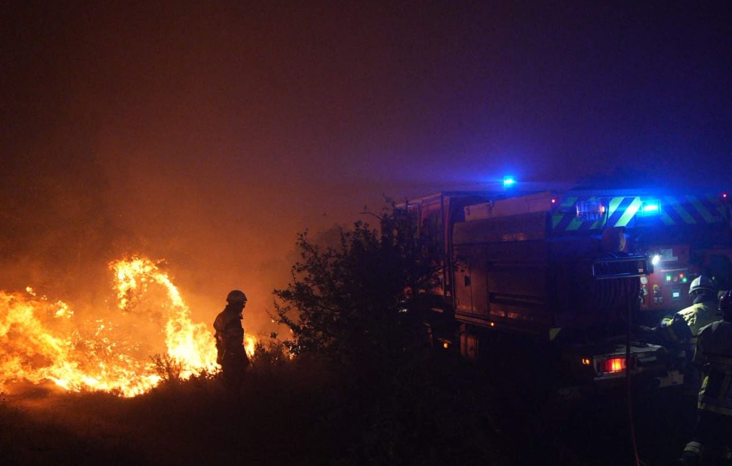 Incendies ravageurs, Bruel toujours accusé, Algérie éliminée : l'info en 2 minutes