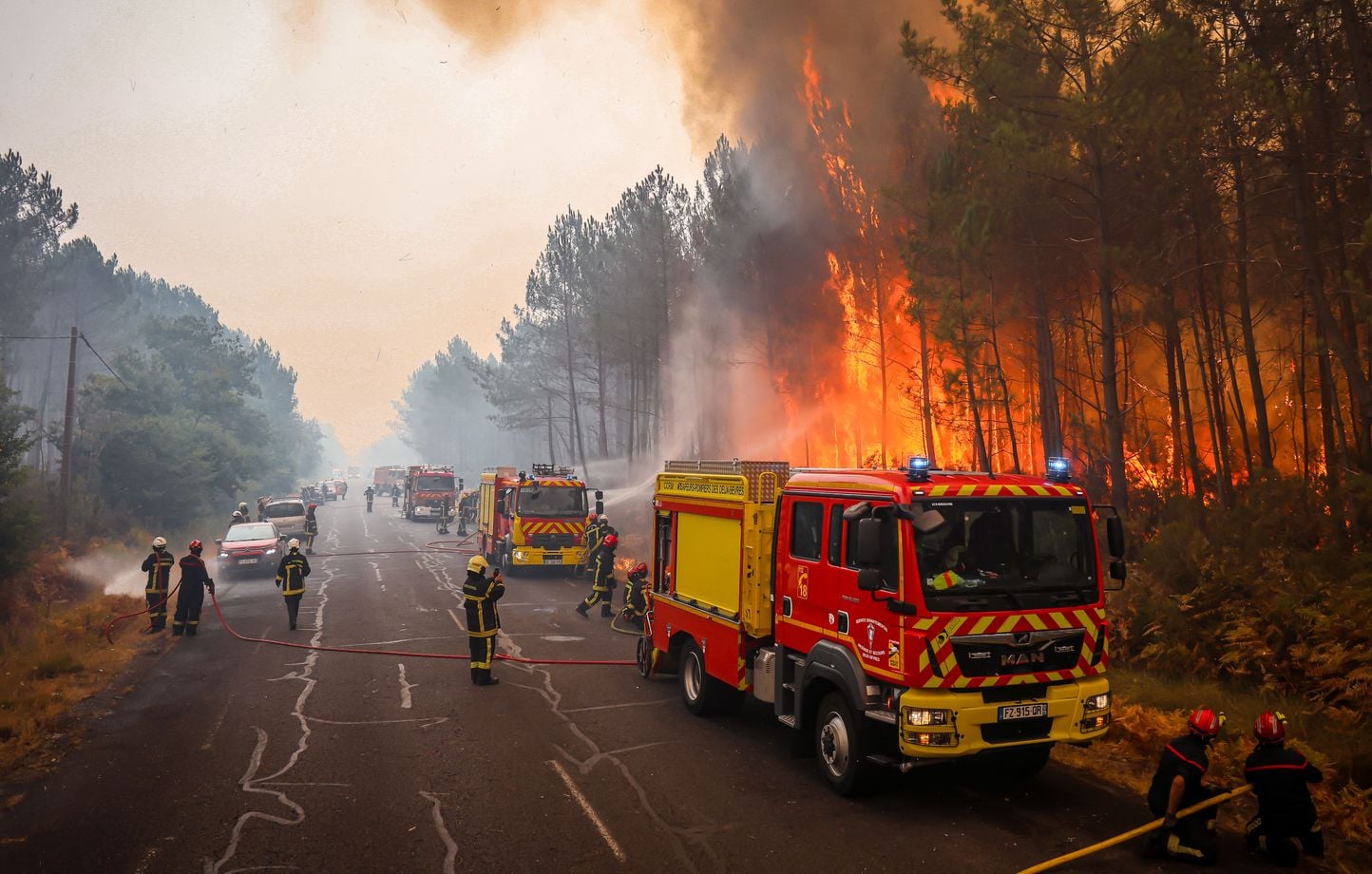 Incendies : Situation « très défavorable » en Gironde, Landes et Var