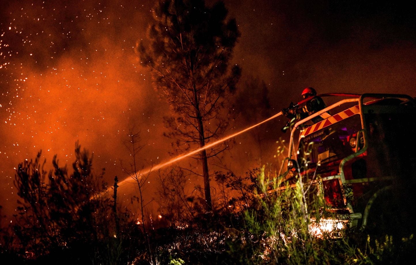 Incendies : vocabulaire des pompiers expliqué, entre « fixé », « circonscrit » et « maîtrisé »