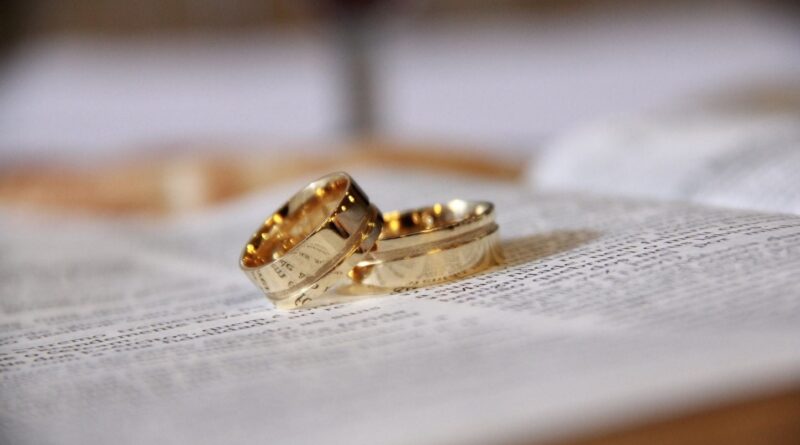 Indonésie : Treize invités ne survivent pas à un accident de la route après le mariage.