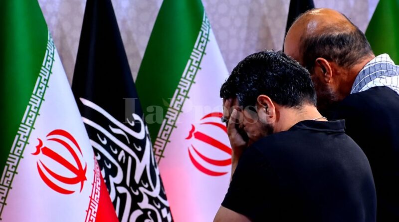 Iran : des milliers de personnes assistent aux funérailles d'Ali Khamenei à Téhéran