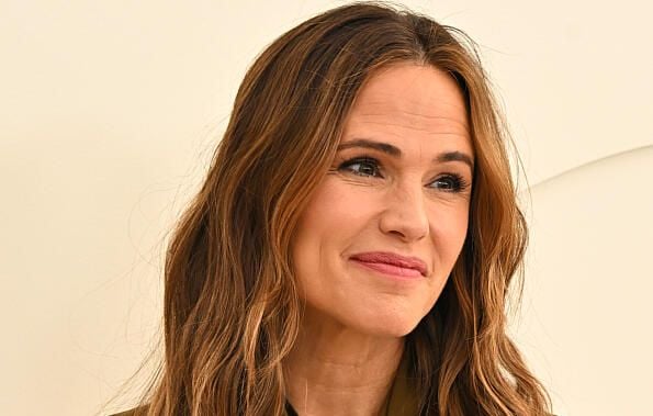 Jennifer Garner évoque un « syndrome de Stockholm » face aux paparazzi.