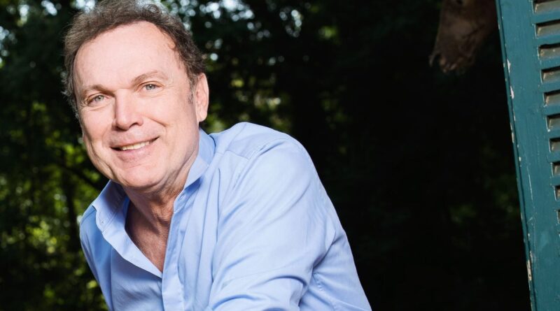 Julien Lepers exploite-t-il son image pour « arnaquer » des centaines de Français ?