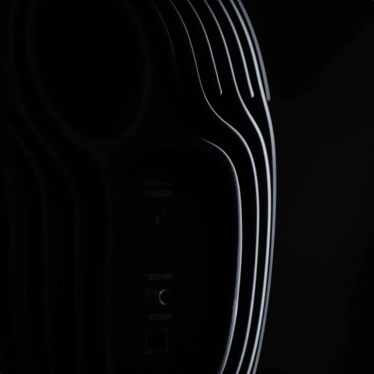 KEF annonce une enceinte sans fil de Ross Lovegrove pour fin juillet