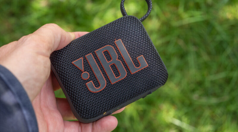 La JBL, enceinte Bluetooth idéale pour l'été, à 40 € en promo.