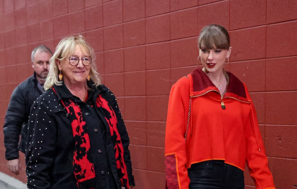 La mère de Travis Kelce parle du mariage de son fils avec Taylor Swift.