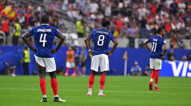 La presse française ne critique pas les Bleus après l'élimination en 2026.
