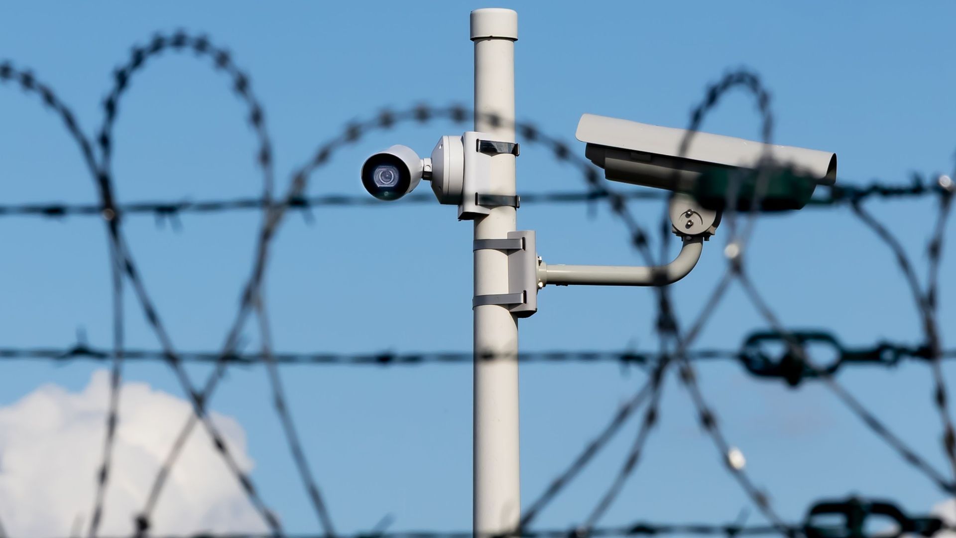 La stagiaire canadienne du SHAPE reste en détention préventive pour espionnage.