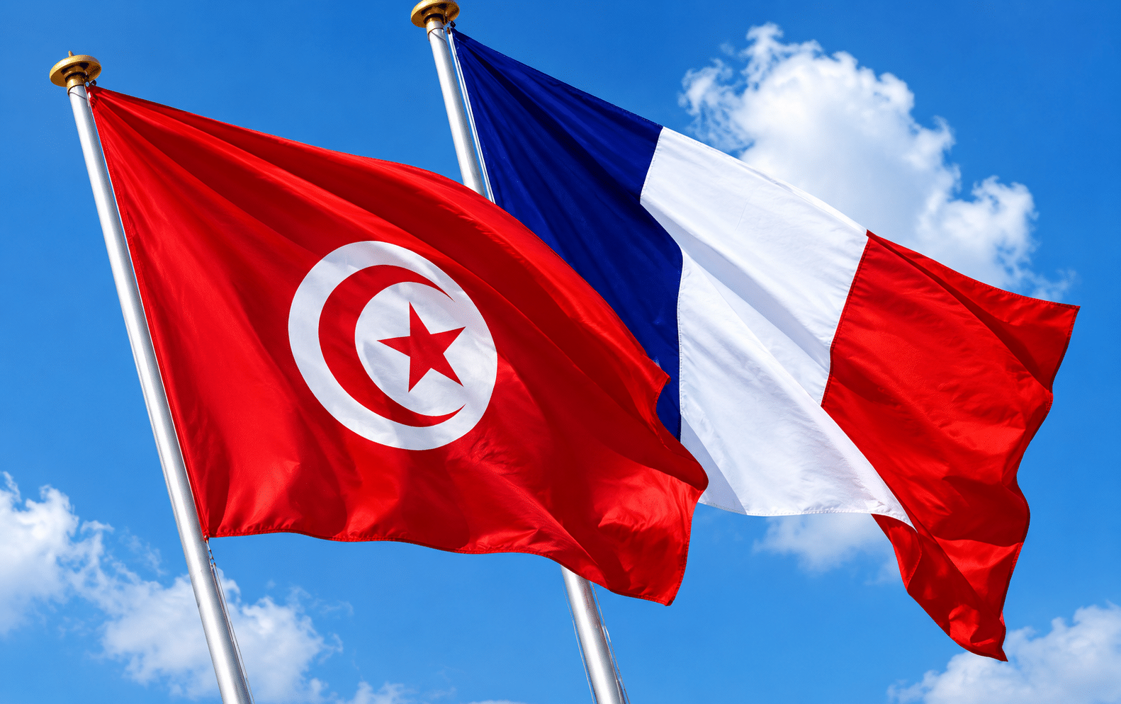L’ambassadrice française convoquée suite à un entretien avec une personne recherchée en Tunisie.