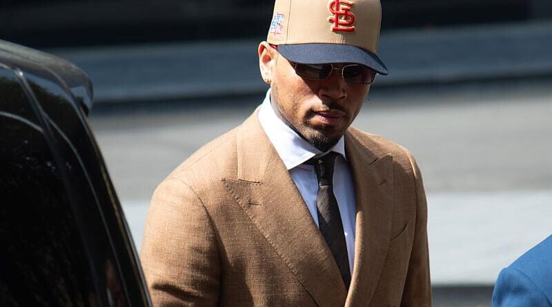 L’ancienne employée de Chris Brown demande 13 millions de dollars après l'attaque de son chien.