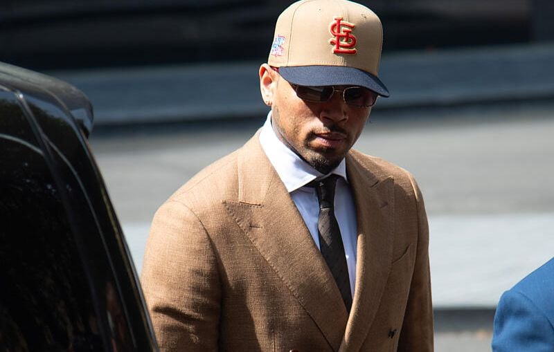 L’ancienne employée de Chris Brown demande 13 millions de dollars après l'attaque de son chien.