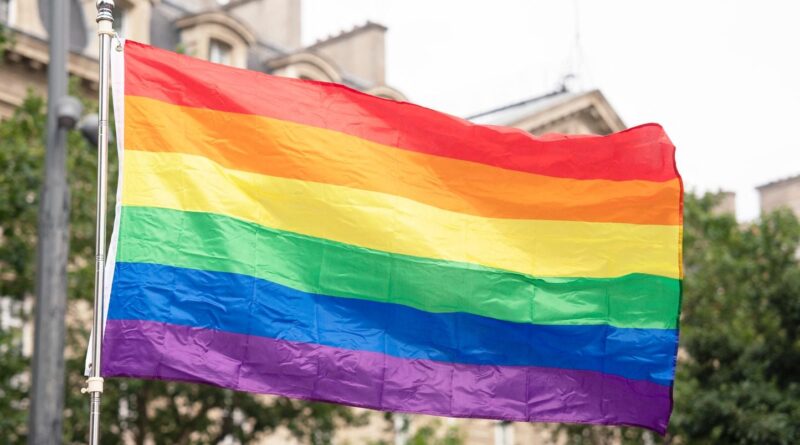 Le gouvernement souhaite former tous les cadres de l’Éducation nationale aux discriminations anti-LGBT+.