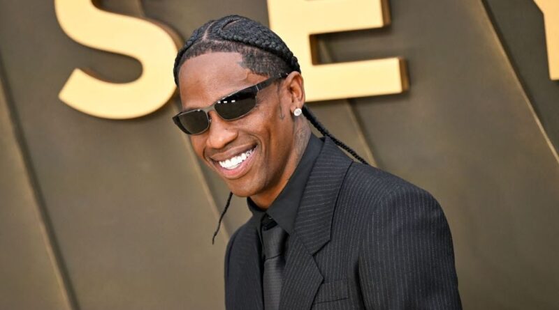 L’équipage d’un yacht porte plainte contre Travis Scott.