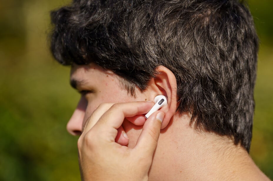Les AirPods Pro avec caméra « suspendus » ? Problèmes d'Apple avec Siri AI.
