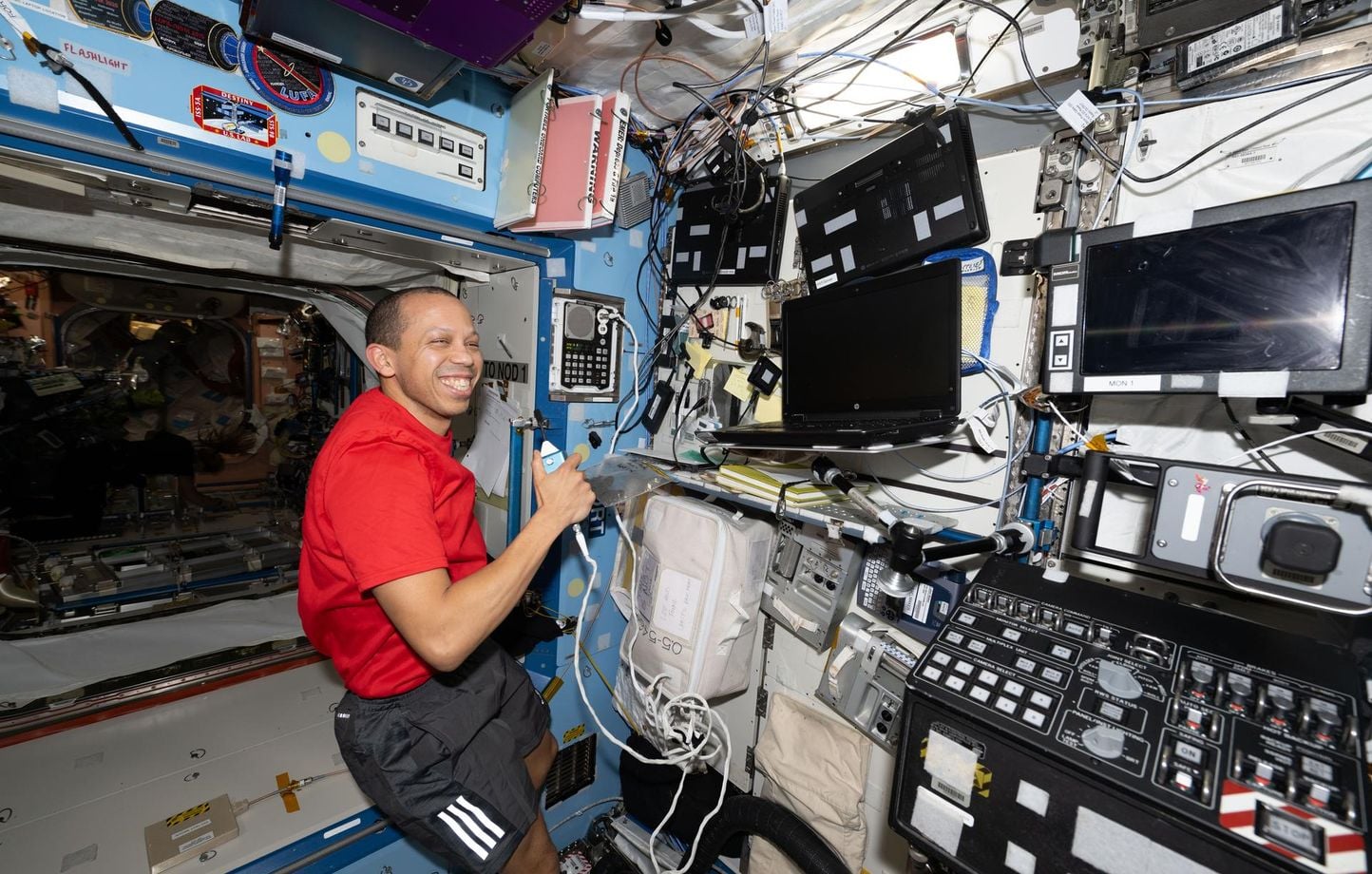Les astronautes de l’ISS n’ont probablement pas une bonne connexion Internet.