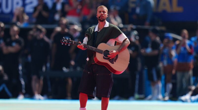 Les baskets de Justin Bieber lors de la finale de la Coupe du monde aux enchères.