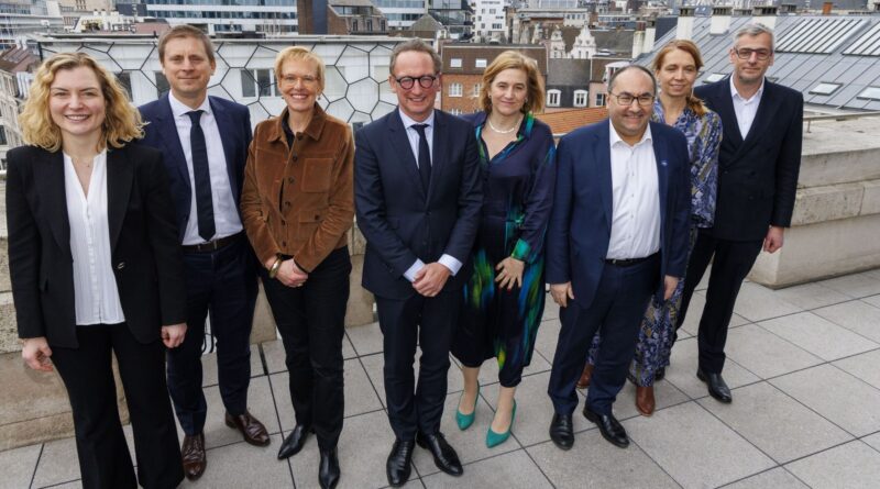 Les cabinets ministériels bruxellois ne comptent plus près de 100 collaborateurs.