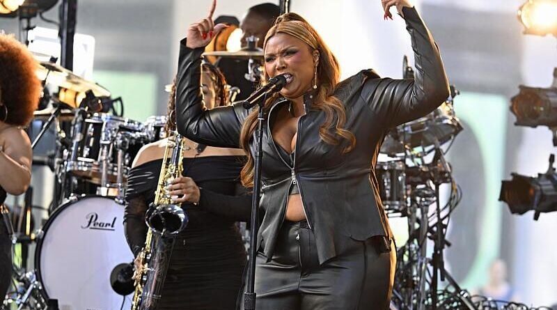 Lizzo en couverture du numéro spécial maillots de « Sports Illustrated »