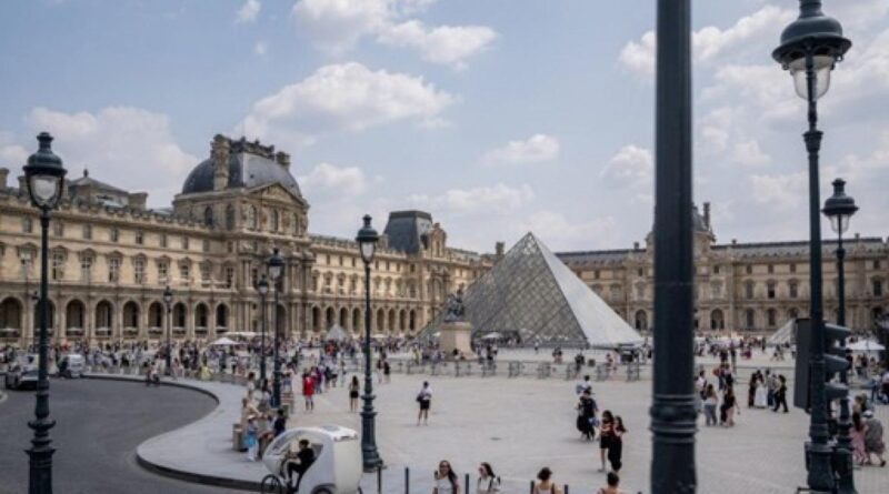 Louvre : la galerie d'Apollon rouvre mercredi après le cambriolage d'octobre 2025