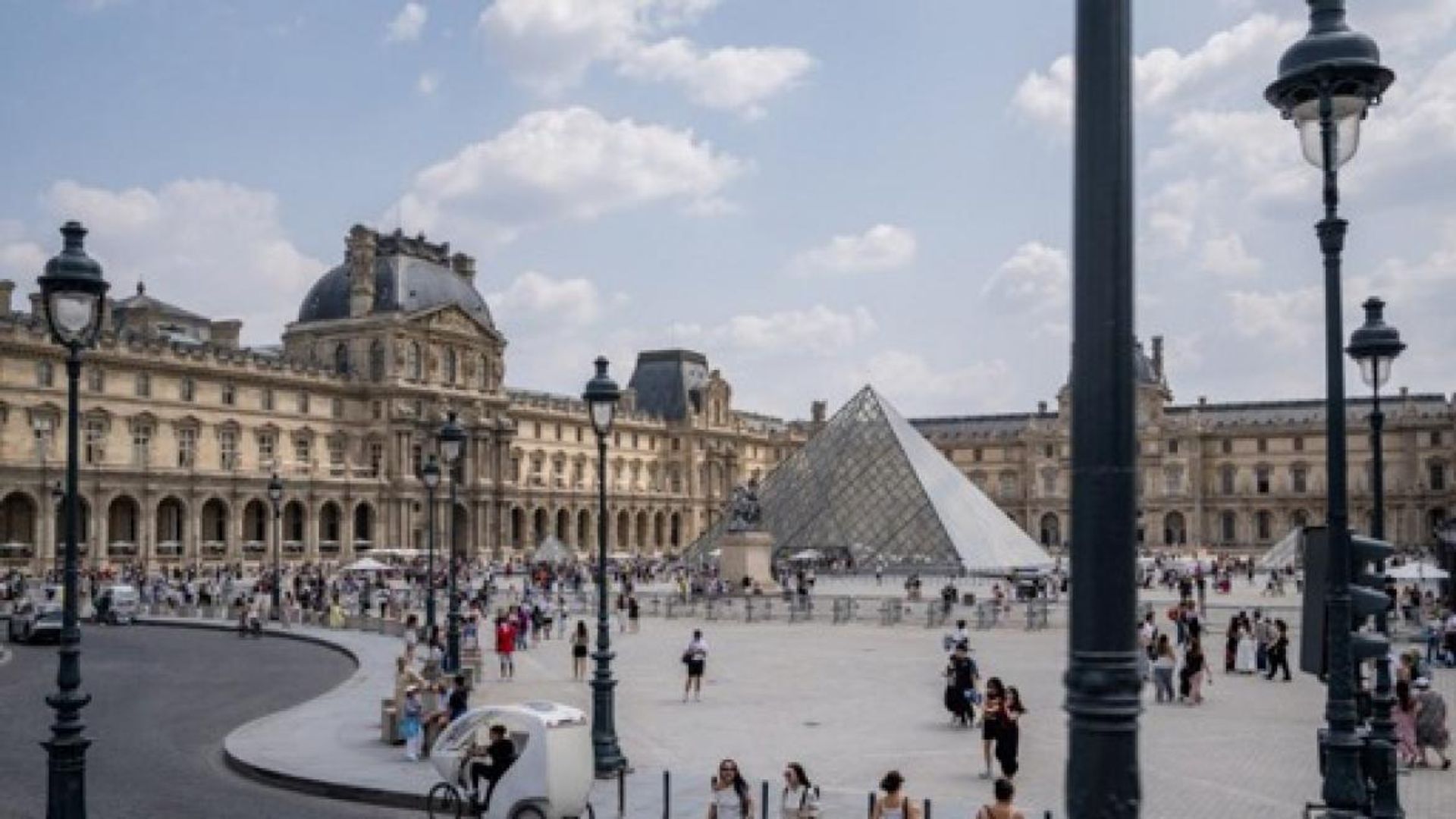 Louvre : la galerie d'Apollon rouvre mercredi après le cambriolage d'octobre 2025