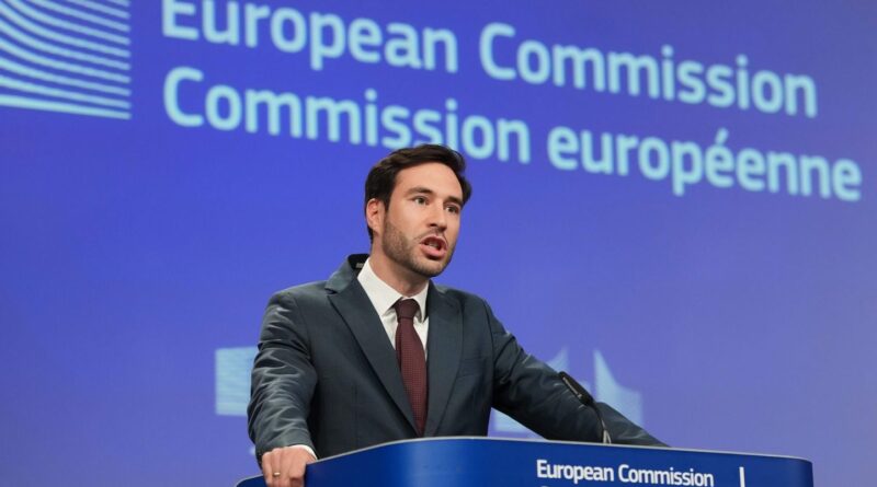 L'Union Européenne sanctionne Google de 890 millions d'euros, au risque de fâcher Trump.