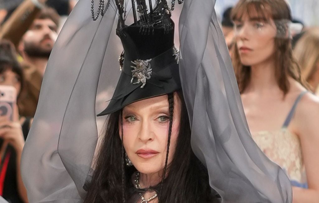 Madonna retrouve la première place des charts après 7 ans.