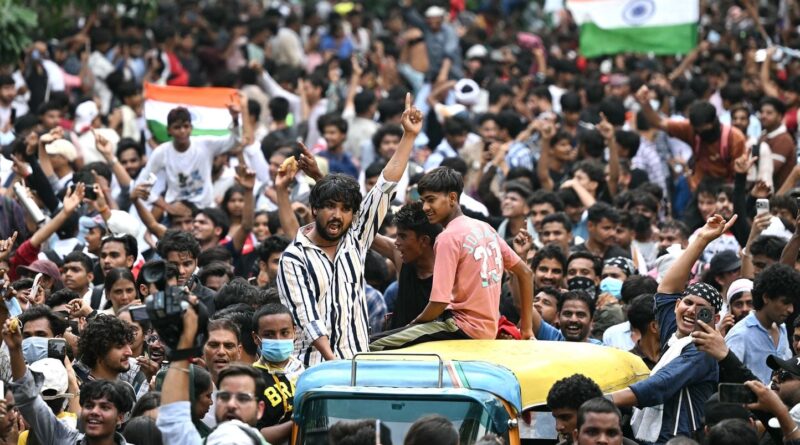 Manifestations étudiantes en Inde : démission du ministre de l'Education.