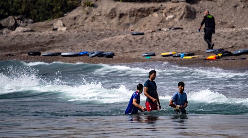 Maroc : « Une urgence absolue », plus de 1.500 migrants à Ceuta