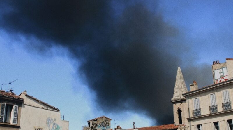 Marseille : Neuf blessés et deux bateaux détruits au Vieux-Port en feu