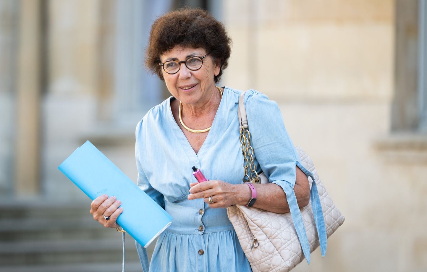 Monique Barbut démissionnera après l'adoption de la loi d'urgence agricole.