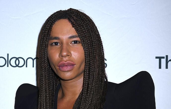 Olivier Rousteing, dont la famille a quitté la Gironde, soutient sa région