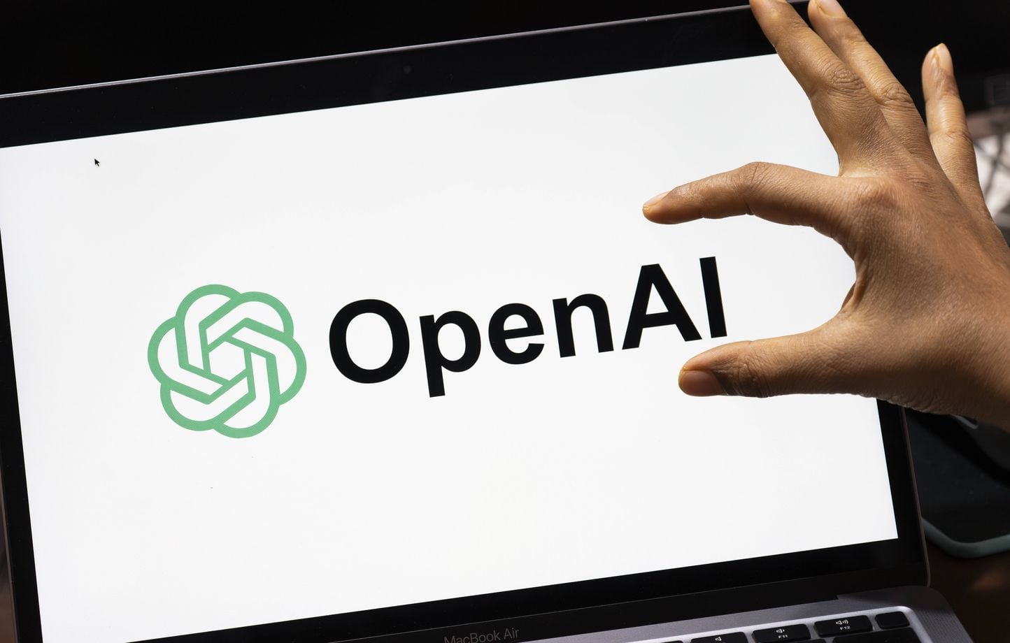OpenAI présente son premier objet physique : ChatGPT prend forme.